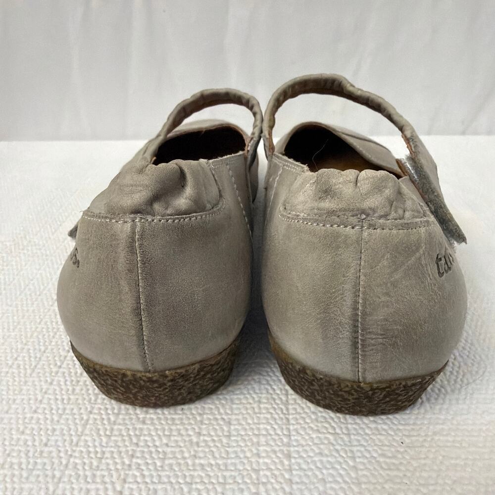 Taos Footwear Gray Flats - Picture 5 of 9